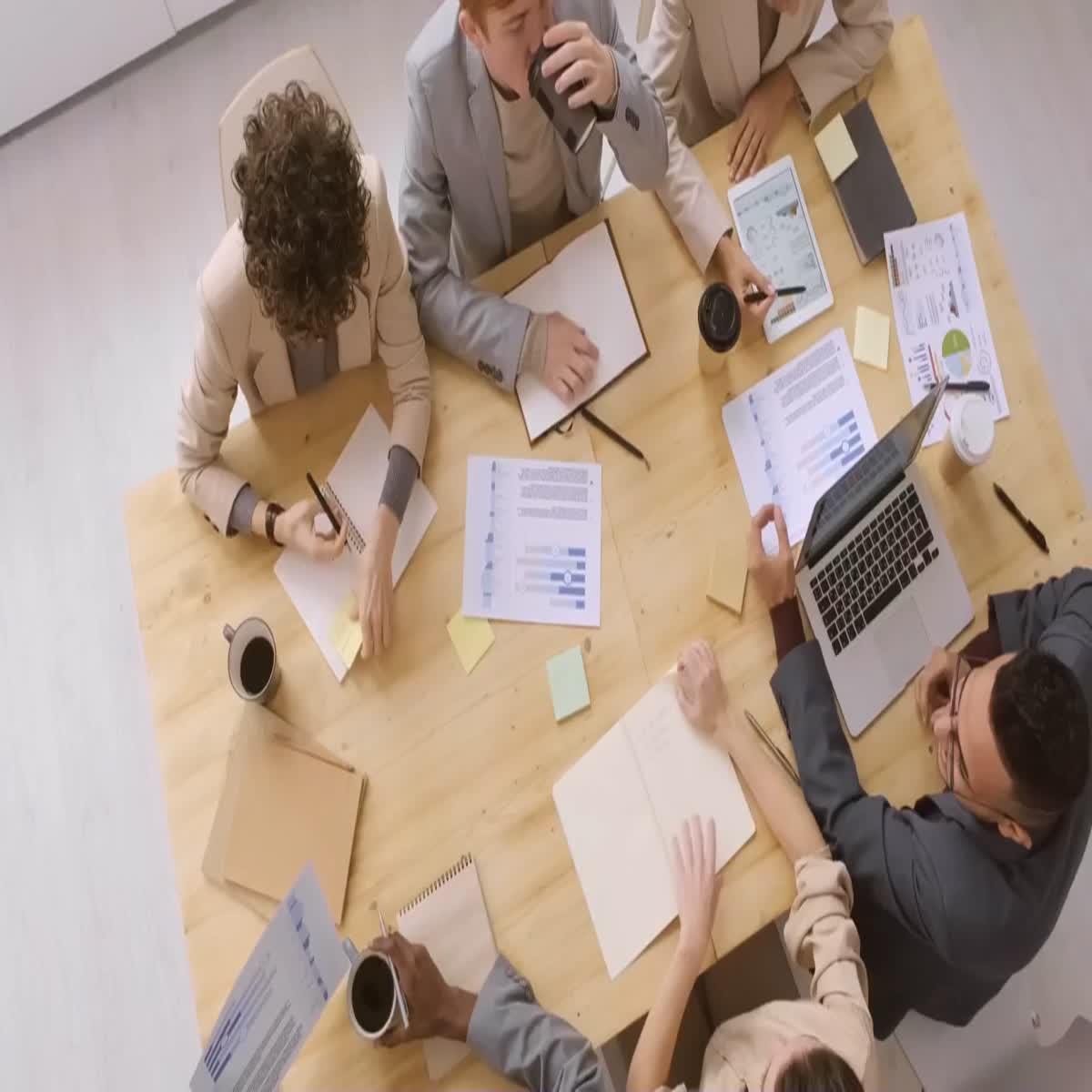 We Create Professional Logo,Banner,Videos,Cover.