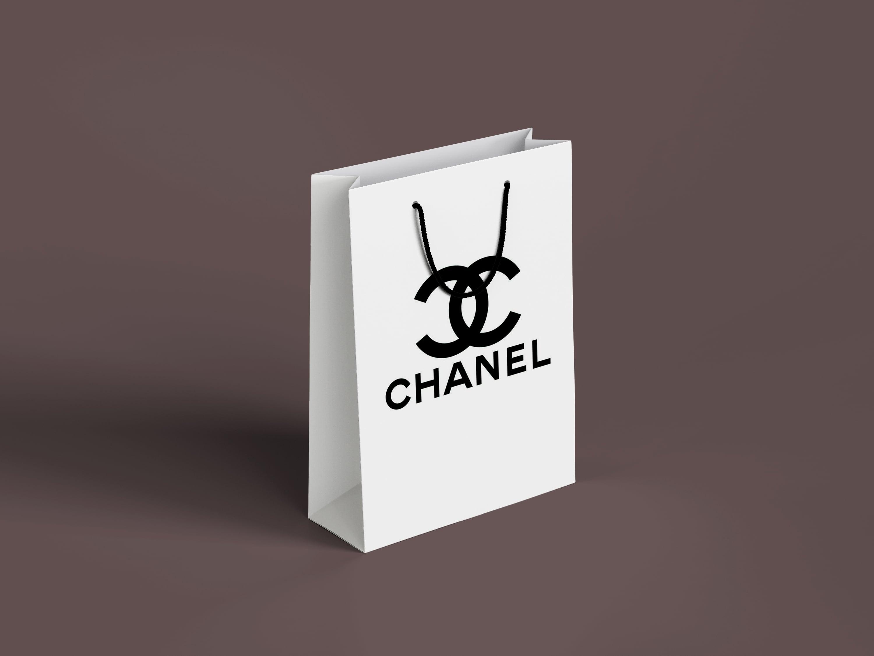 Graphic Designer with 3 years of industry experience seeking a new opportunity.