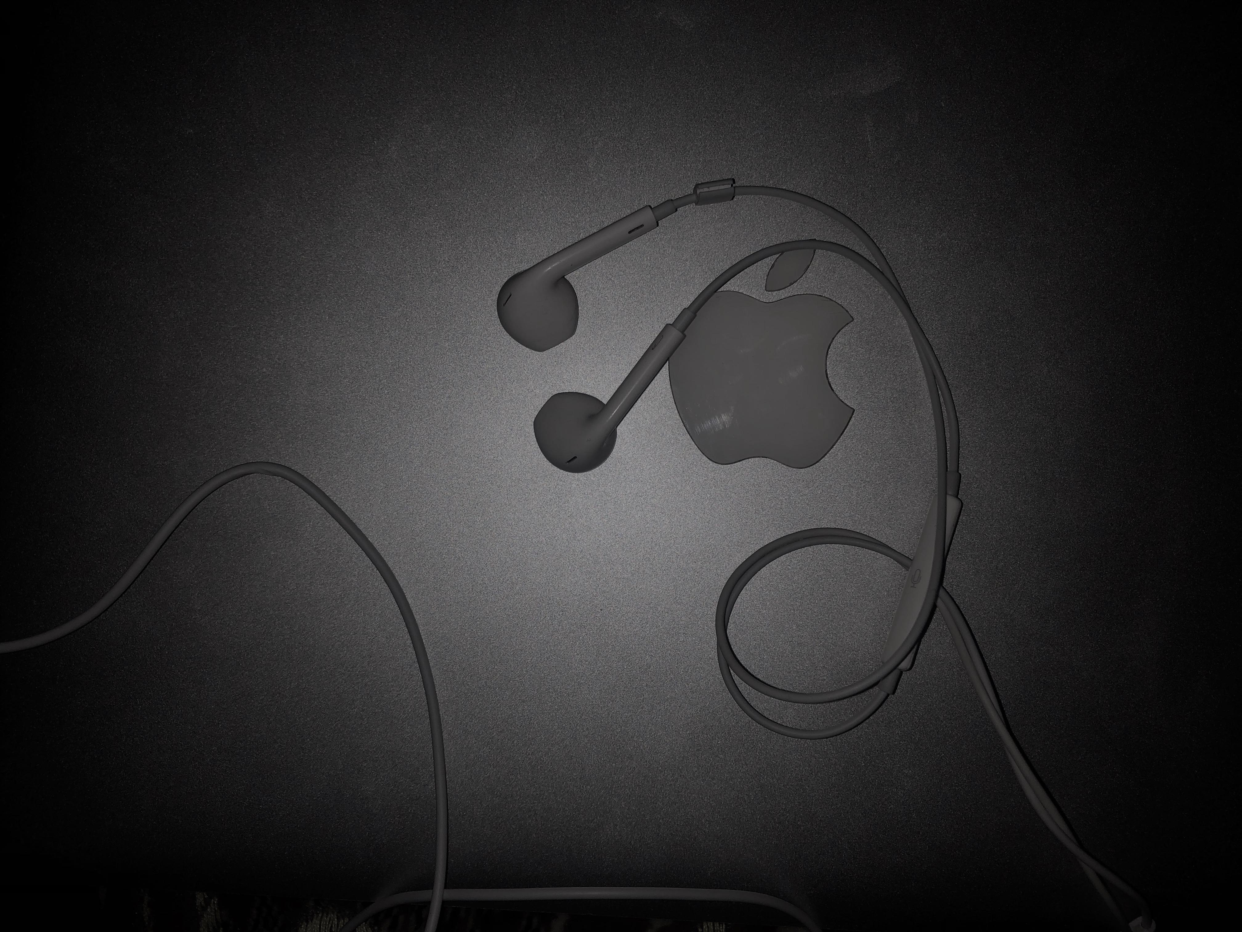 ShotOniPhone in The Dark it's an original picture without editing and it's a lucky shot 