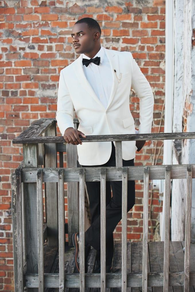 I will do professional editing , retouching in maximum 1 hours