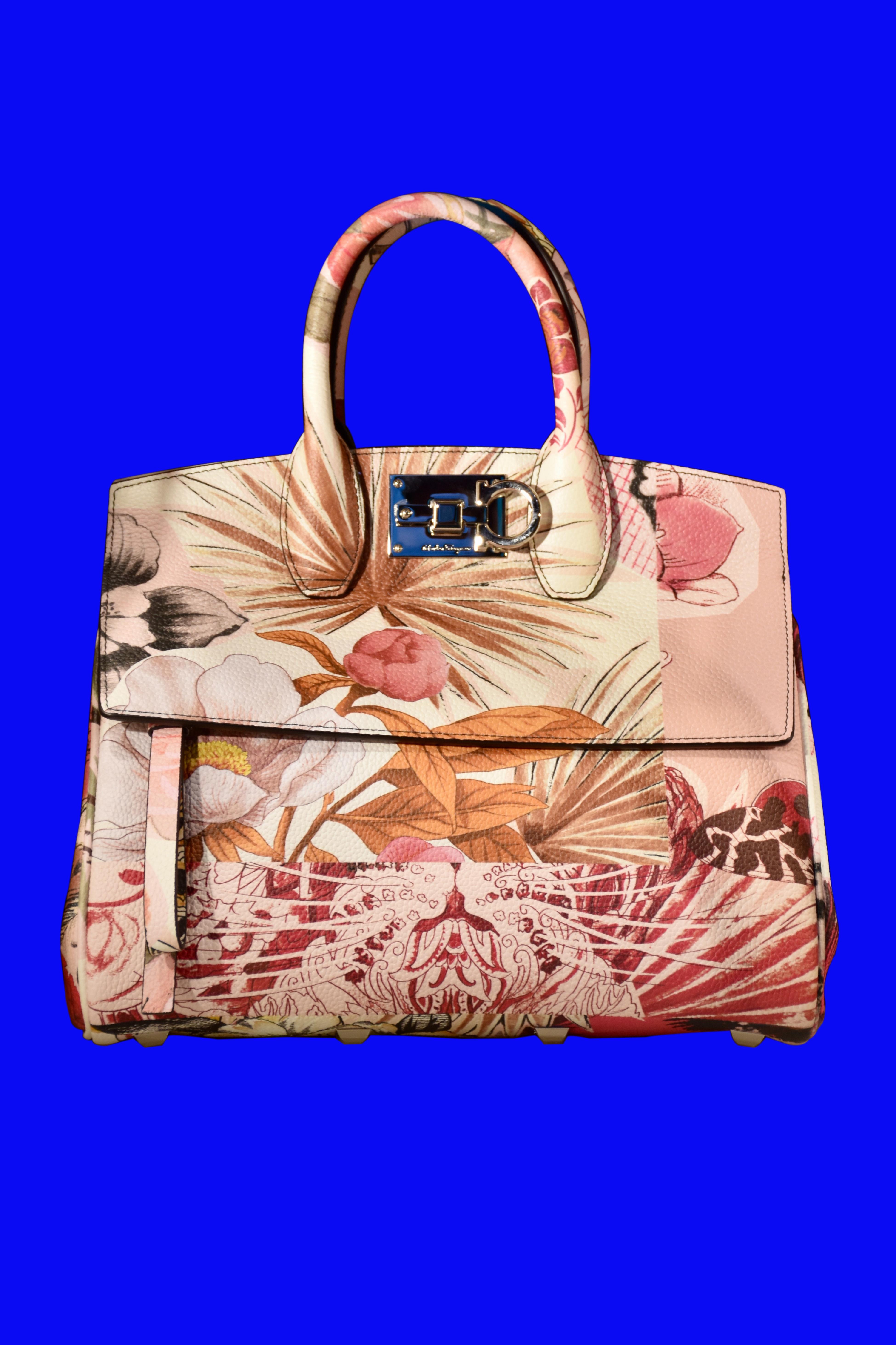 I'm a student and Professional Photoshop Editor, Retoucher, Designer, working in the stream for more