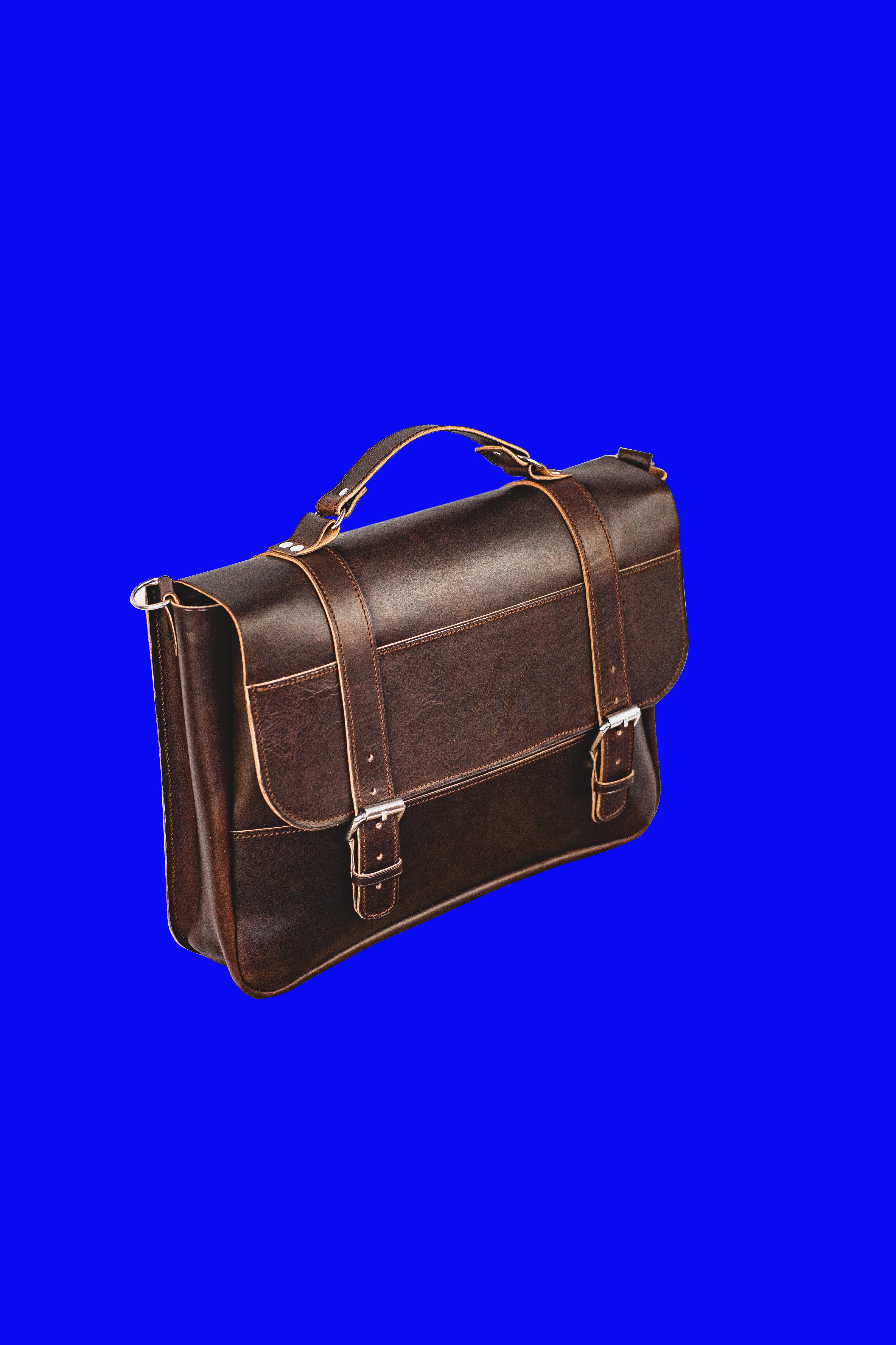 I'm a student and Professional Photoshop Editor, Retoucher, Designer, working in the stream for more