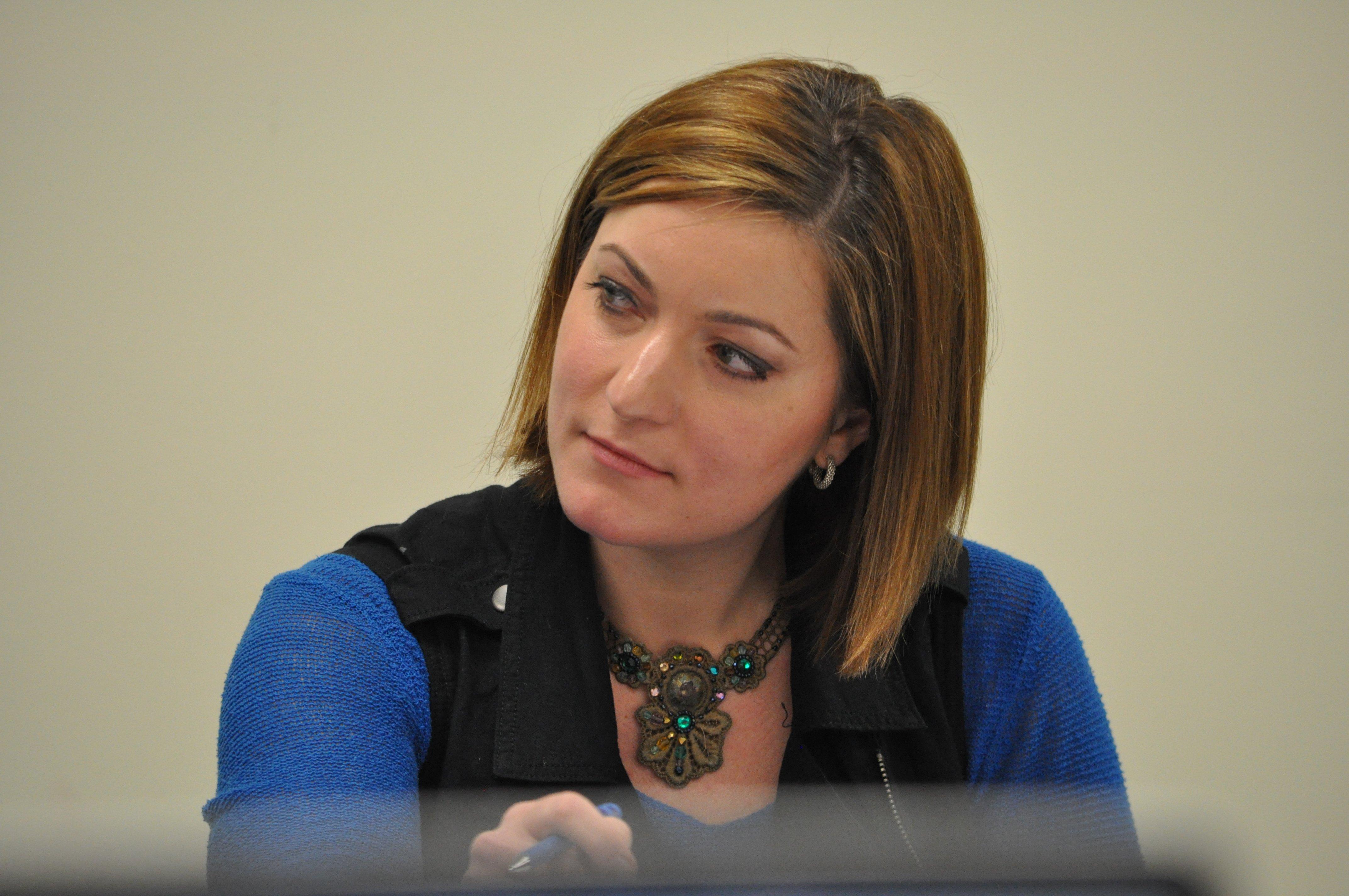 write two 600 word articles 